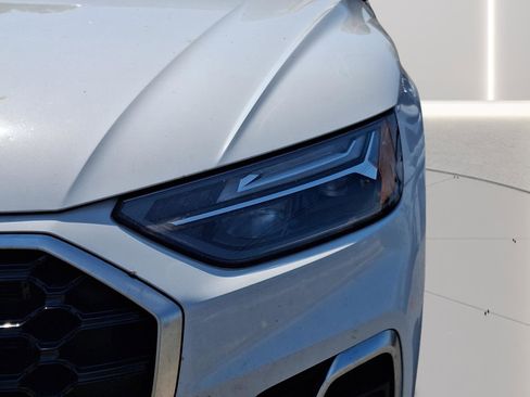 Used 2021 Audi Q5 e Premium Plus AWD/4WD image 9