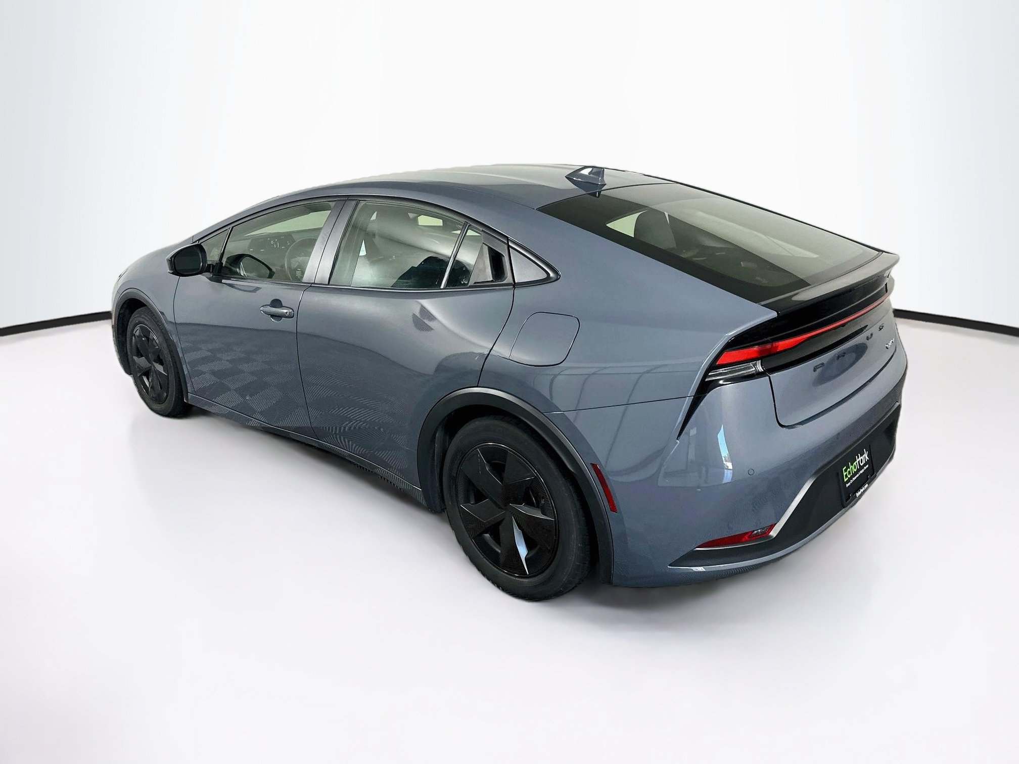 Used 2025 Toyota Prius LE FWD image 5