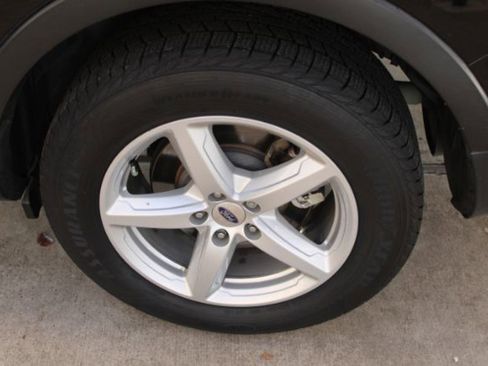 Used 2018 Ford Explorer XLT w/ Equipment Group 201A image 23