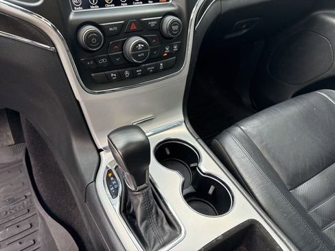Used 2018 Jeep Grand Cherokee Limited image 26