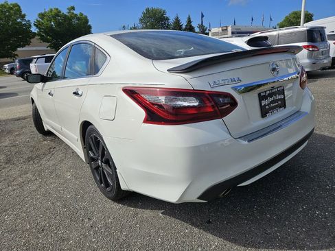 Used 2017 Nissan Altima 2.5 SR w/ Midnight Edition Package FWD image 6