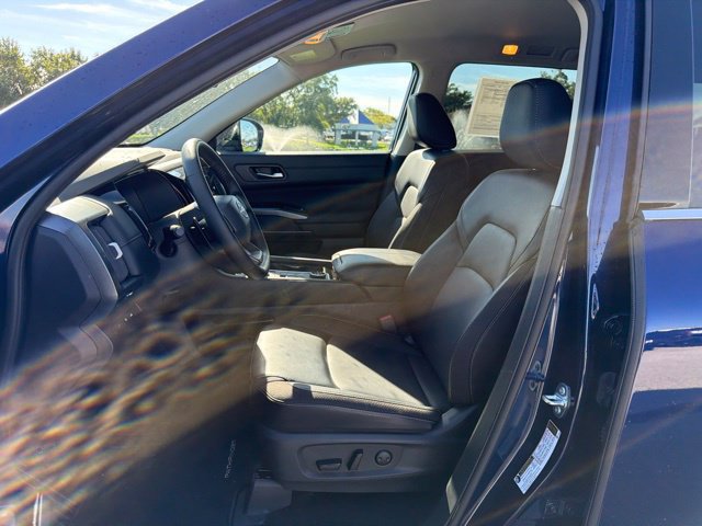 Used 2026 Nissan Pathfinder SL AWD/4WD image 7