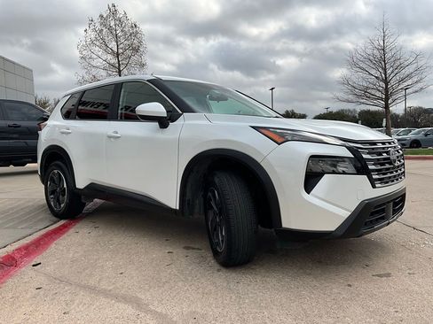 Used 2025 Nissan Rogue SV image 4