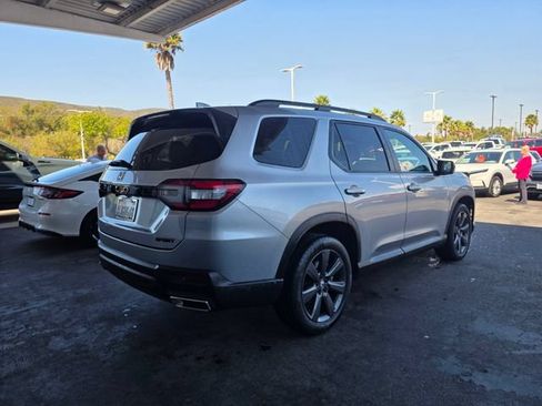Used 2023 Honda Pilot Sport image 7