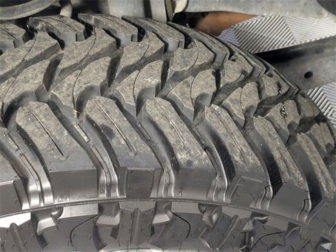 Used 2022 Ford F350 Platinum w/ FX4 Off-Road Package image 9