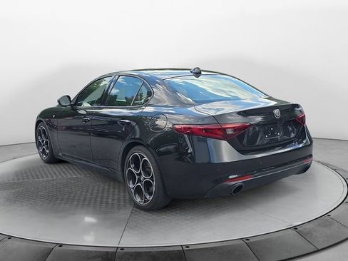 Used 2022 Alfa Romeo Giulia Ti RWD image 3