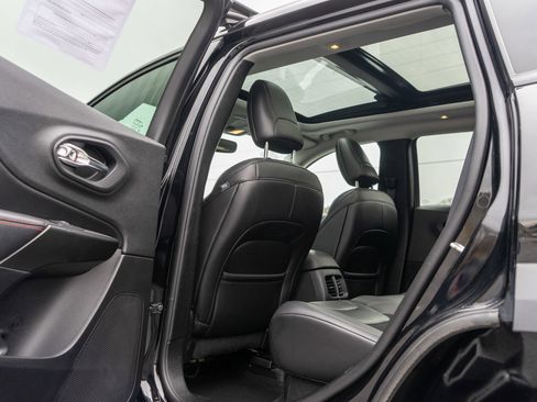 Used 2019 Jeep Cherokee Trailhawk w/ Comfort/Convenience Group image 29