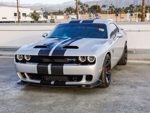 Used 2019 Dodge Challenger SRT Hellcat image 4