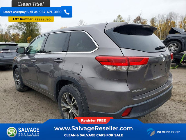 Used 2017 Toyota Highlander LE AWD/4WD image 3