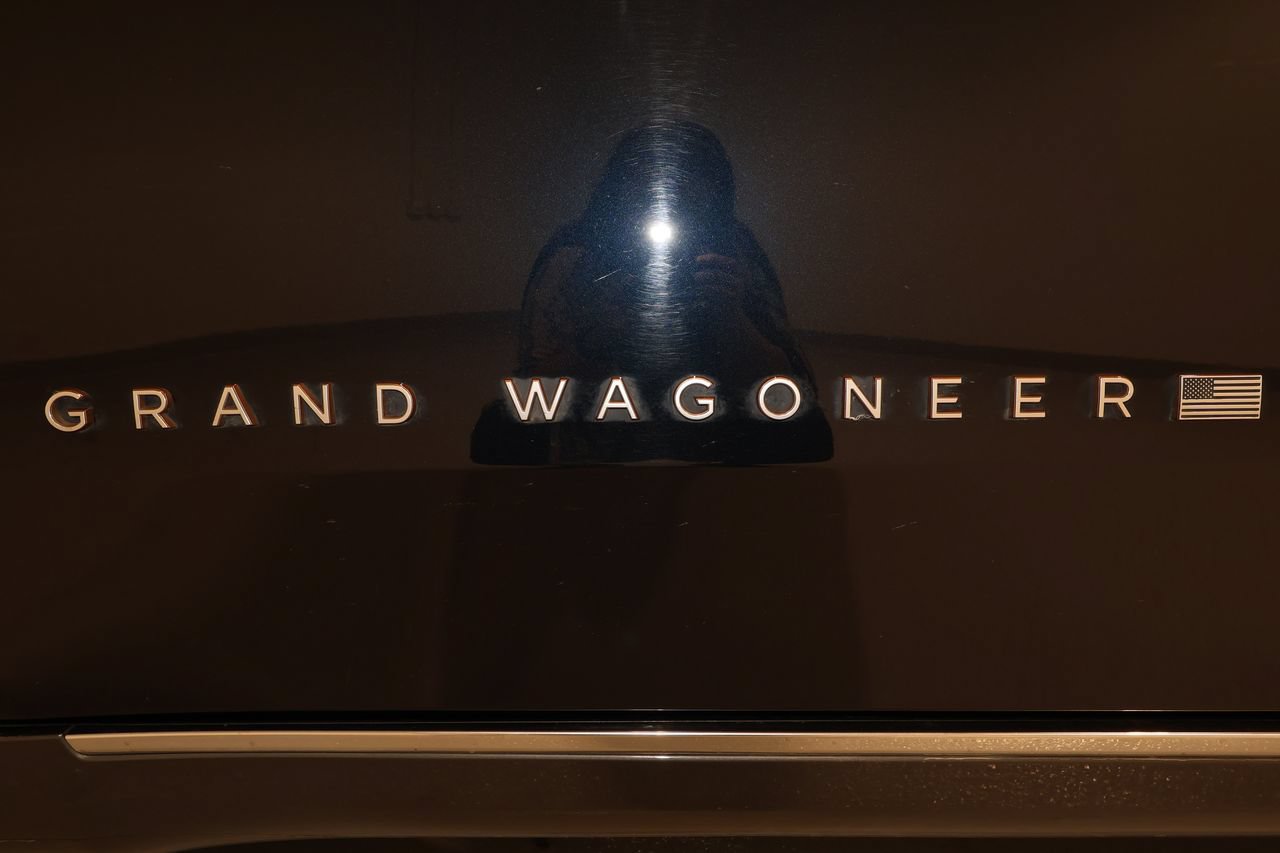 Used 2022 Jeep Grand Wagoneer Series III AWD/4WD image 35