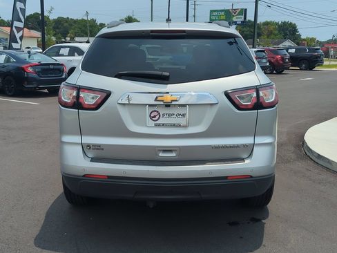 Used 2015 Chevrolet Traverse LT FWD image 6