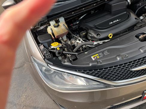 Used 2017 Chrysler Pacifica Touring-L Plus image 15