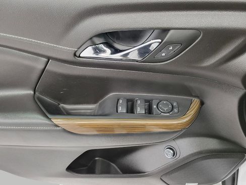 Certified 2023 GMC Acadia SLE w/ Driver Convenience Package image 28