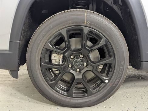 New 2026 Jeep Compass Latitude image 9