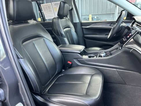 Used 2023 Jeep Grand Cherokee 4WD 4xe image 38
