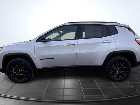 New 2026 Jeep Compass Latitude image 3