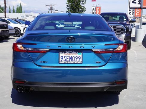 Used 2025 Toyota Camry SE w/ Convenience Package FWD image 5