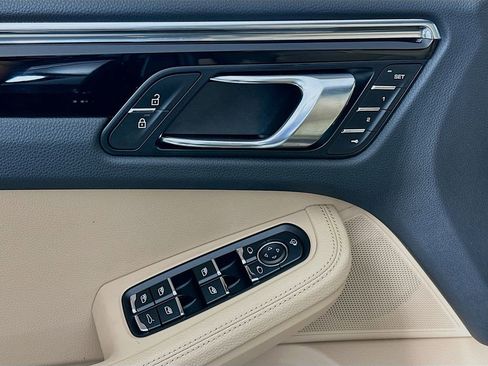 Certified 2026 Porsche Macan image 20
