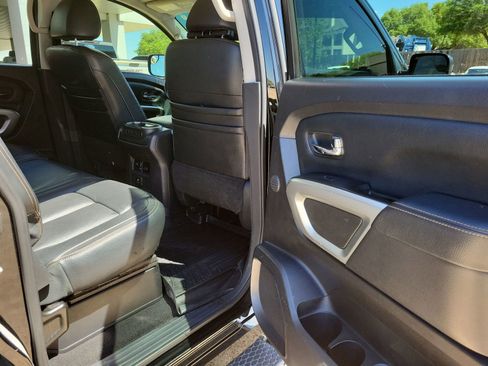 Used 2018 Nissan Titan SL RWD image 26