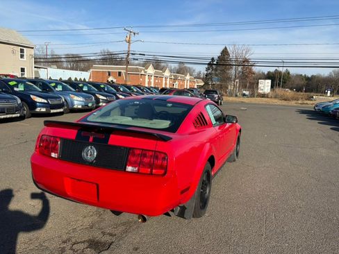 Used 2007 Ford Mustang Deluxe image 4