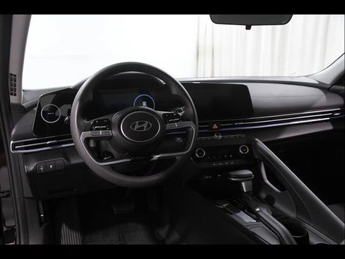 Certified 2024 Hyundai Elantra SEL FWD image 6