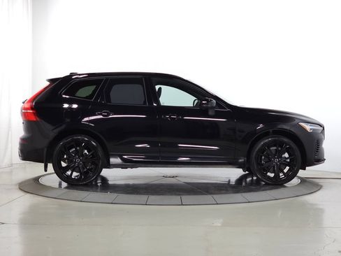 Used 2025 Volvo XC60 T8 Ultra AWD/4WD image 10