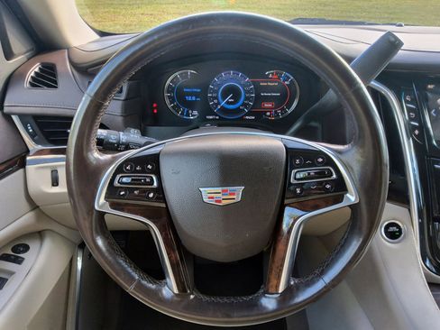 Used 2016 Cadillac Escalade Luxury AWD/4WD image 6