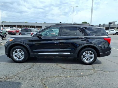 Used 2023 Ford Explorer XLT AWD/4WD image 4