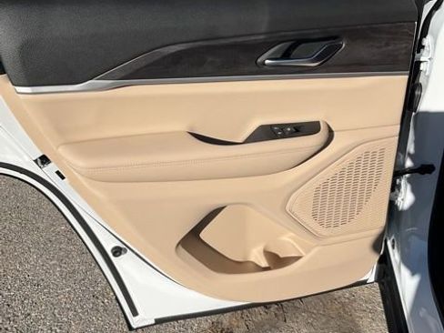 Used 2025 Jeep Grand Cherokee Limited image 13