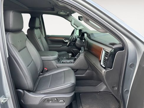 Used 2025 GMC Sierra 1500 Denali w/ Technology Package AWD/4WD image 15