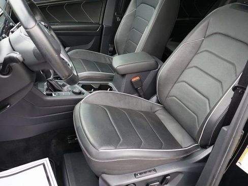 Used 2023 Volkswagen Tiguan SEL R-Line image 41