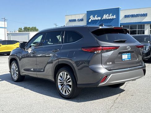 Used 2023 Toyota Highlander Platinum FWD image 30