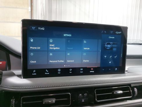 Used 2022 Lincoln Nautilus Reserve AWD/4WD image 23