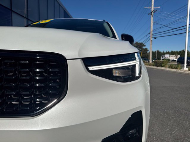 Used 2026 Volvo XC40 B5 Plus AWD/4WD image 8