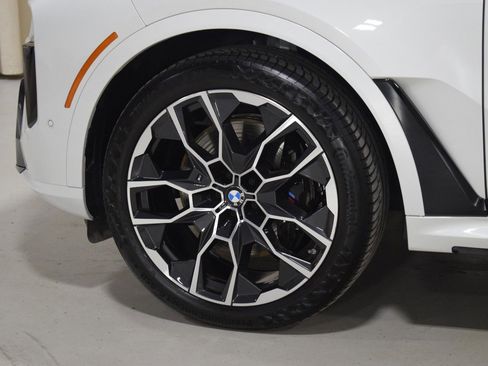 Used 2026 BMW X7 M60i image 5