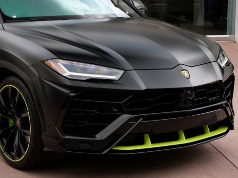 Used 2022 Lamborghini Urus image 11