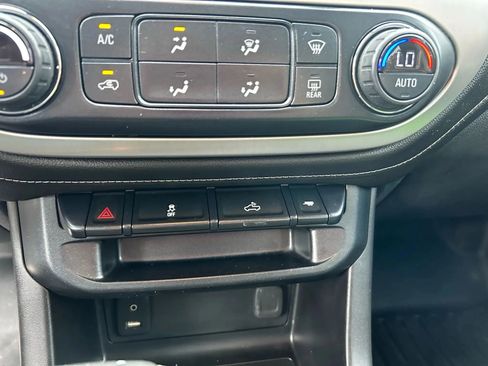 Used 2018 GMC Canyon SLE w/ SLE Convenience Package image 24