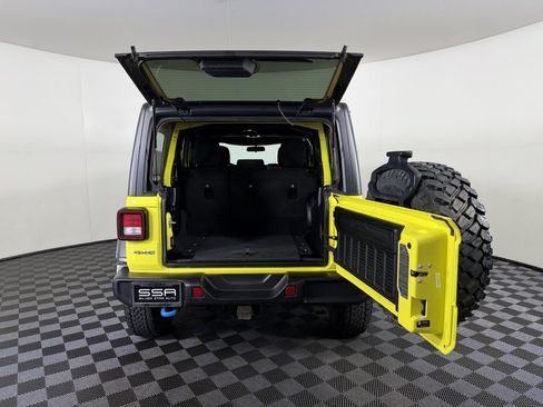 Used 2023 Jeep Wrangler Unlimited w/ Cold Weather Group AWD/4WD image 10