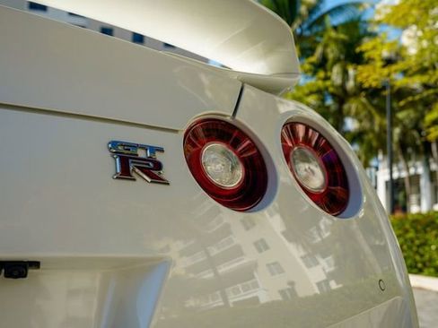 Used 2021 Nissan GT-R Premium image 48