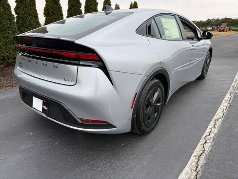 New 2026 Toyota Prius LE image 2