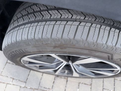 Used 2025 Volkswagen Atlas Cross Sport SEL Premium R-Line image 10