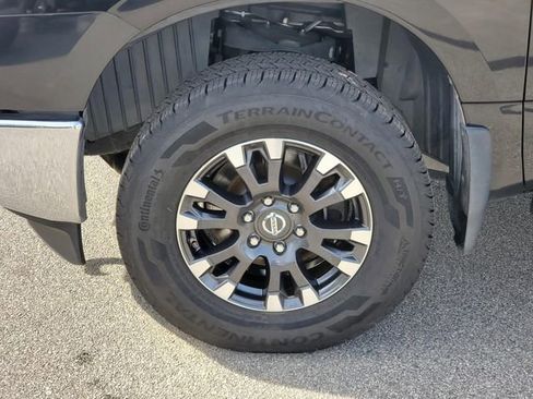 Used 2017 Nissan Titan SV image 9