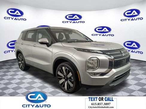 New 2025 Mitsubishi Outlander SE image 1