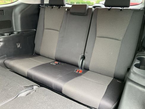 Used 2023 Toyota Highlander LE AWD/4WD image 24