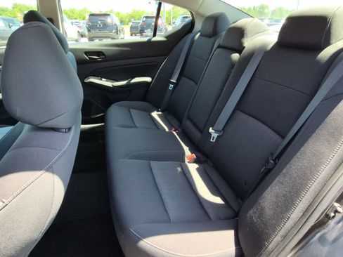 Used 2023 Nissan Altima 2.5 SV w/ SV Premium Package FWD image 7