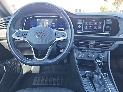 Used 2022 Volkswagen Jetta Sport image 15
