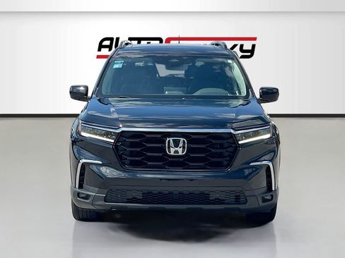 Used 2025 Honda Pilot Touring image 2