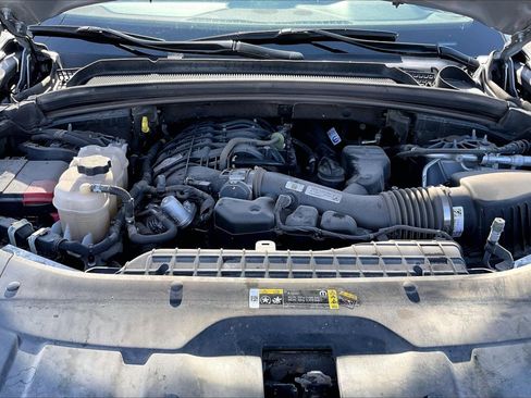 Used 2024 Jeep Grand Cherokee Laredo RWD image 10