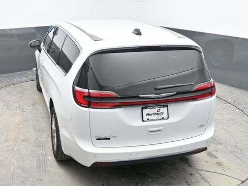 Used 2023 Chrysler Pacifica Touring-L image 24