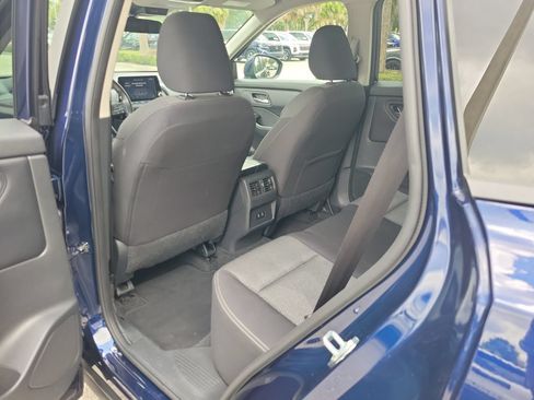 Used 2025 Nissan Rogue SV FWD image 9